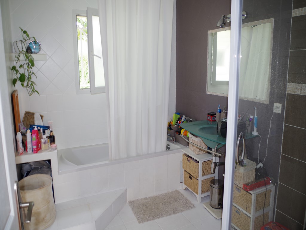 Maison récente, 137m², 3 chambres sur 1051m² avec piscine sur CESTAS